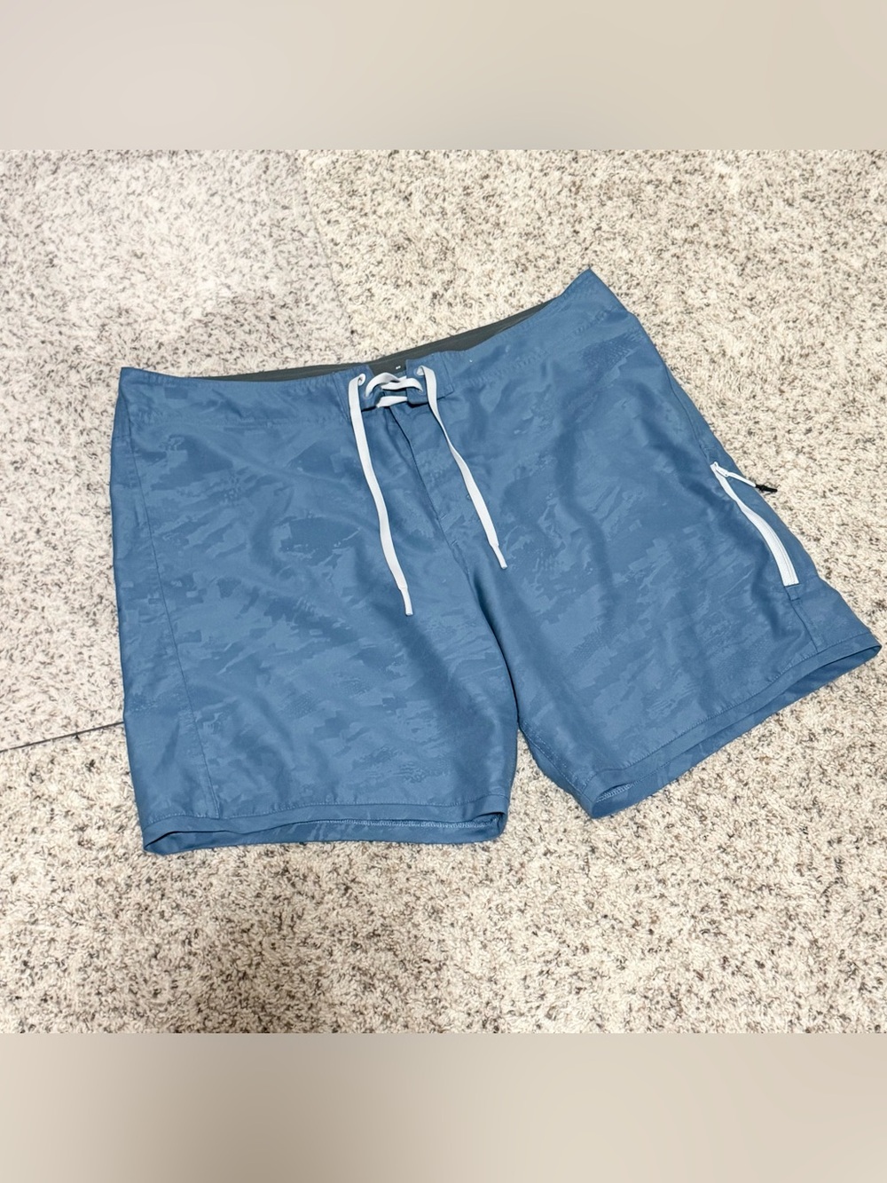 Men’s Under Armour shore break board shorts size 40 blue